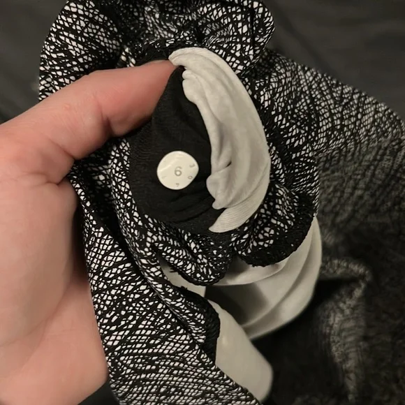 Lululemon Leggings sz 6 - Picture 6 of 6